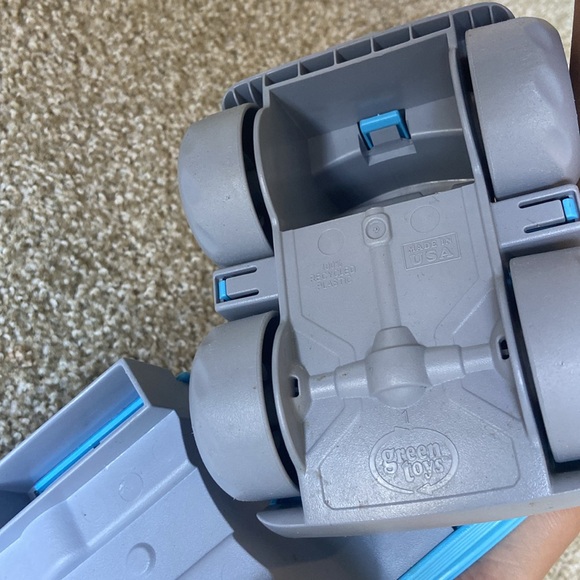 Green Toys car transporter - Picture 7 of 7